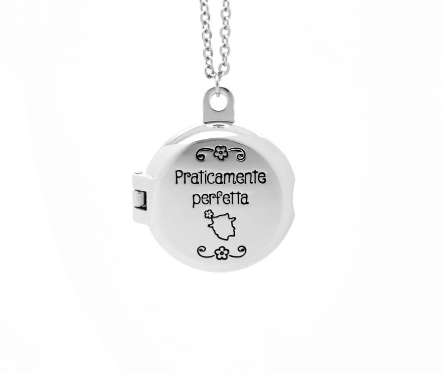 Collana “Praticamente perfetta”