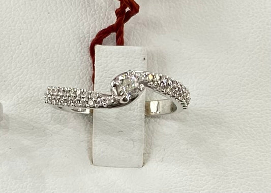 ANELLO SOLITARIO CON DIAMANTI IN ORO BIANCO