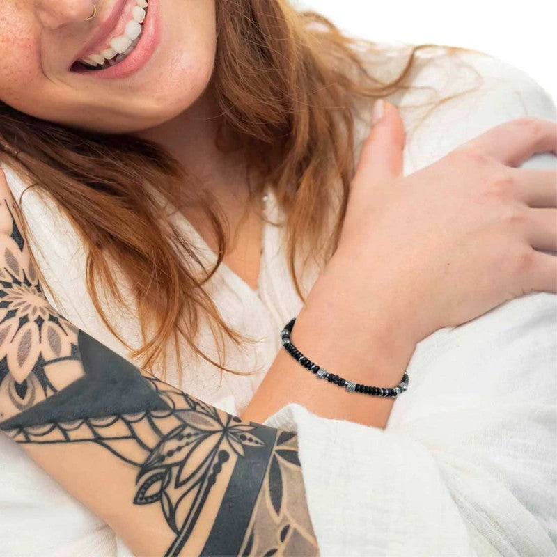 BRACCIALE CON DISCHETTI DI ONICE NERA E PIETRA LAVICA