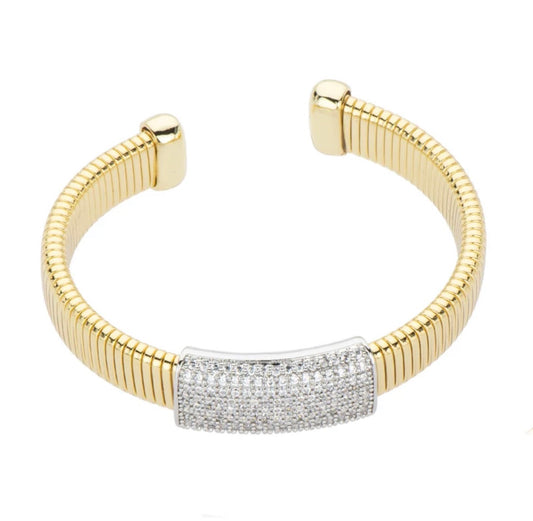 BRACCIALE RIGIDO CON PAVE’ ZIRCONI BASE DORATA