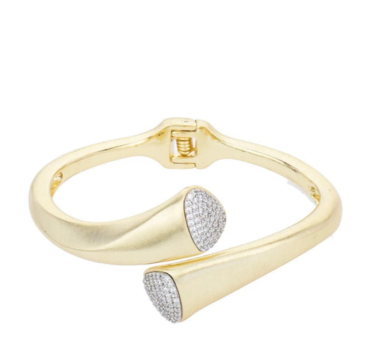 BRACCIALE RIGIDO SATINATO INCROCIATO CON PAVE’ BASE DORATA