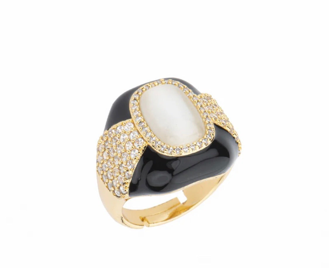ANELLO CON PAVE’ DI ZIRCONI , SMALTO NERO E BASE DORATA