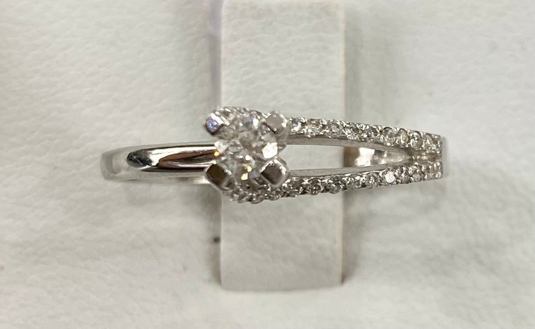 ANELLO SOLITARIO CON DIAMANTI E ORO BIANCO
